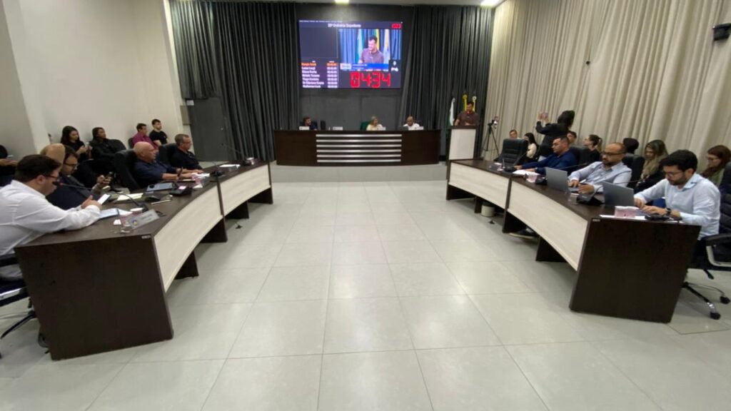 Vereadores aprovam projeto de lei do banco rosa em Apucarana