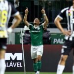 Vitor Roque decide e Palmeiras vence clássico com Santos no Brasileiro
