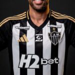 Atlético-MG anuncia o lateral-esquerdo Renan Lodi