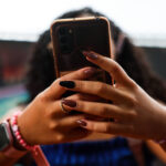 Aumentam bloqueios de celular por calote; Justiça proibiu - 09/12/2025 - Mercado