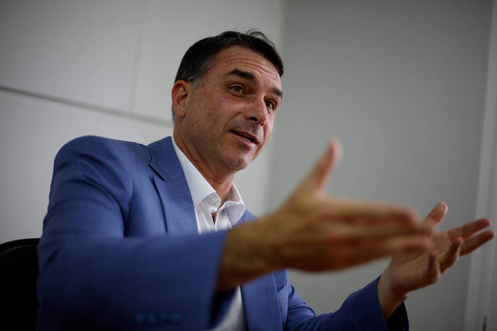 Bolsonaro disse para Flávio que candidatura já deu certo - 29/12/2025 - Painel