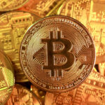 Boom de criptomoedas com Trump gera volatilidade - 19/12/2025 - Economia