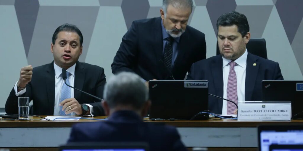 CCJ do Senado adia votação do PL do Impeachment para 2026