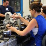 Feira de empregos oferece oportunidades para jovens de favelas do Rio