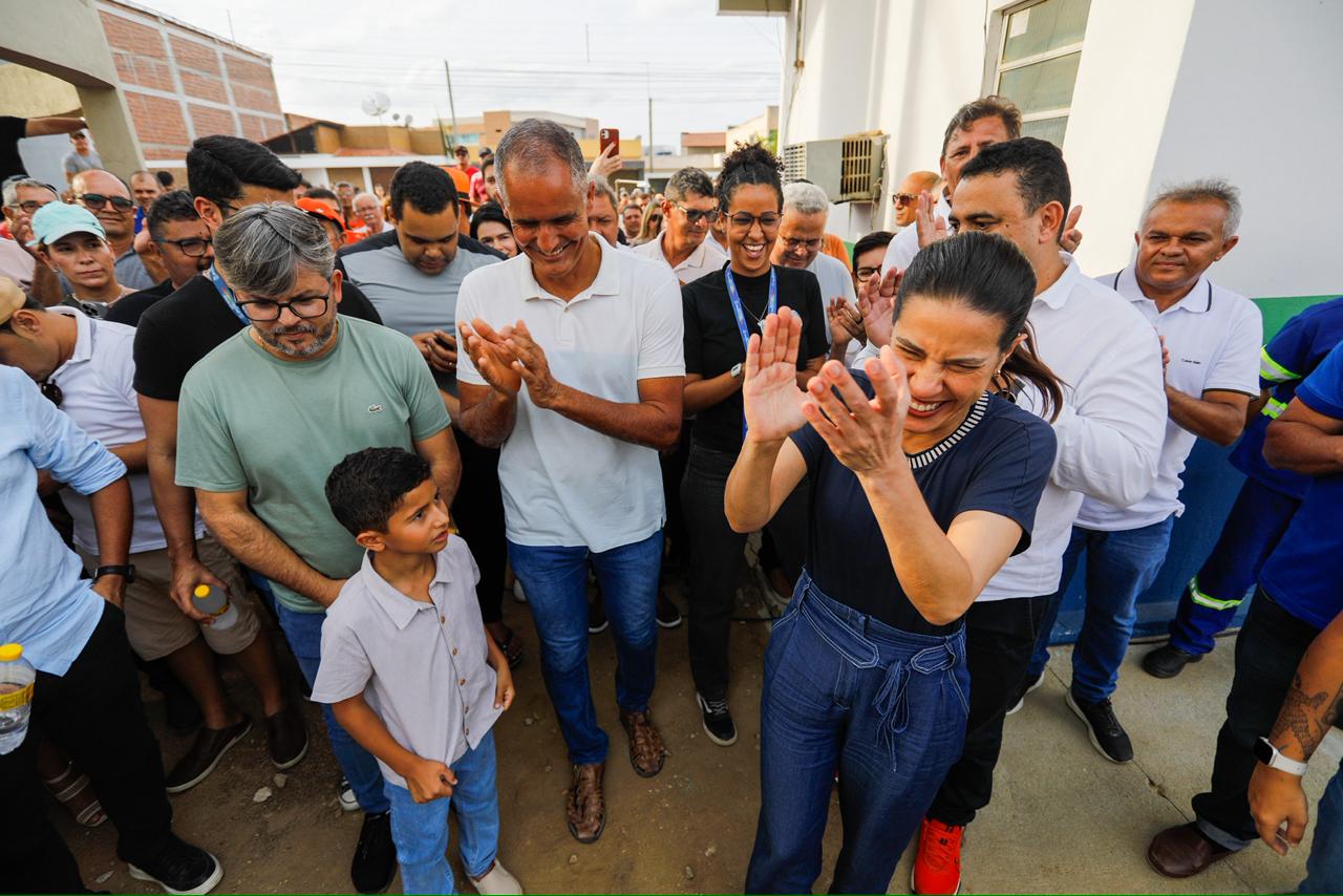 Governadora Raquel Lyra celebra chegada da água do Rio São Francisco a Riacho das Almas
