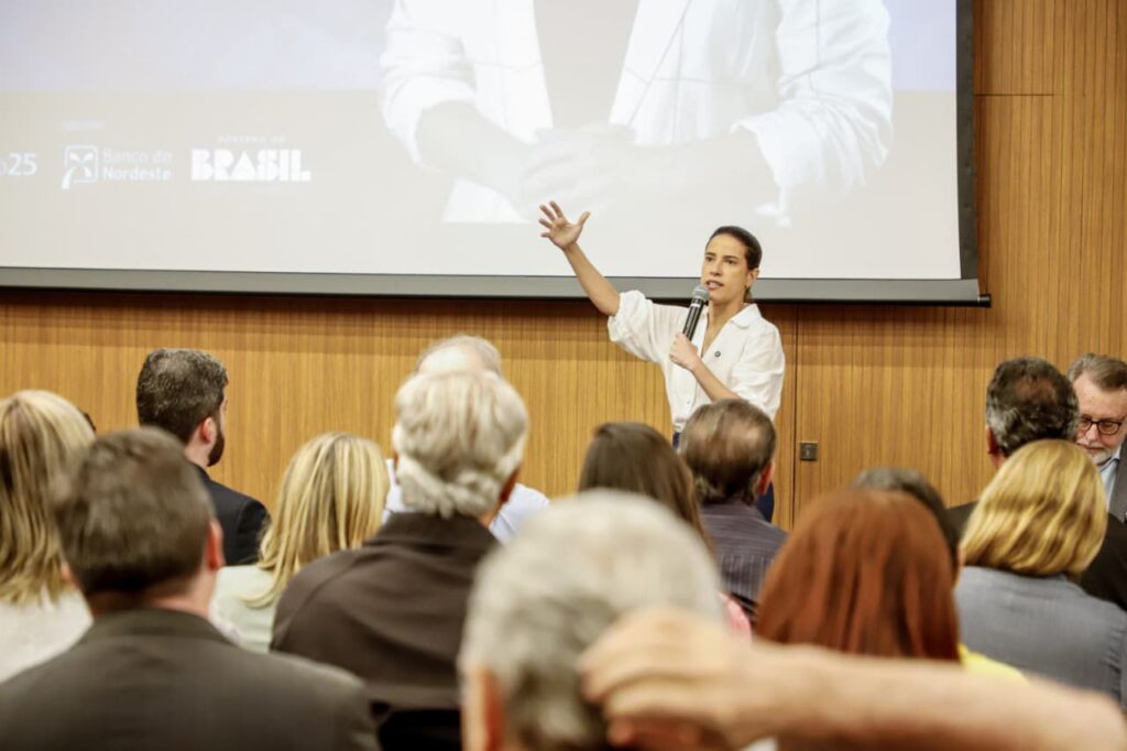 Governadora Raquel Lyra destaca obras e investimentos que impulsionam novo ciclo de desenvolvimento para Pernambuco durante seminário no Recife
