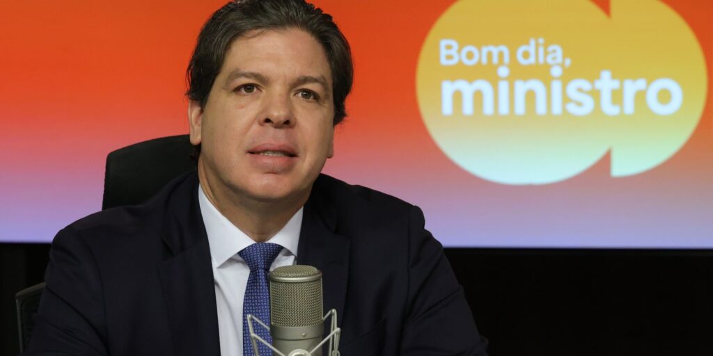 Governo diz que conectará 100% das escolas até fim de 2026