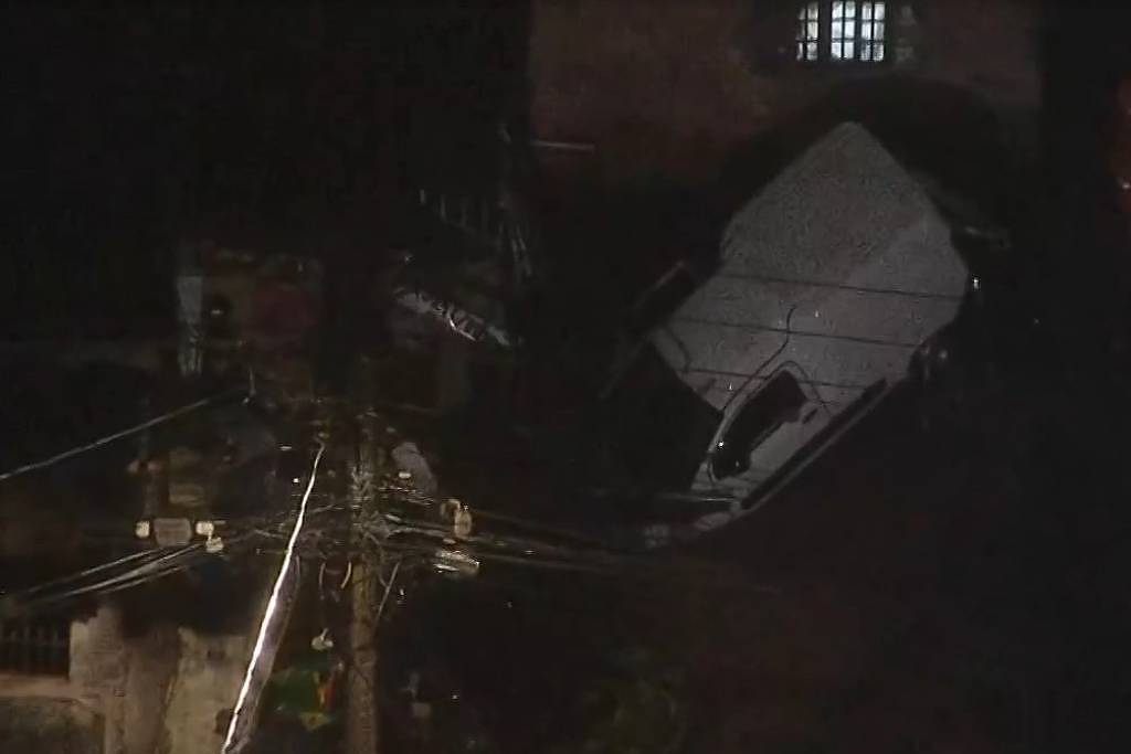 Homem desaparece após carro ser arrastado em Guarulhos - 17/12/2025 - Cotidiano