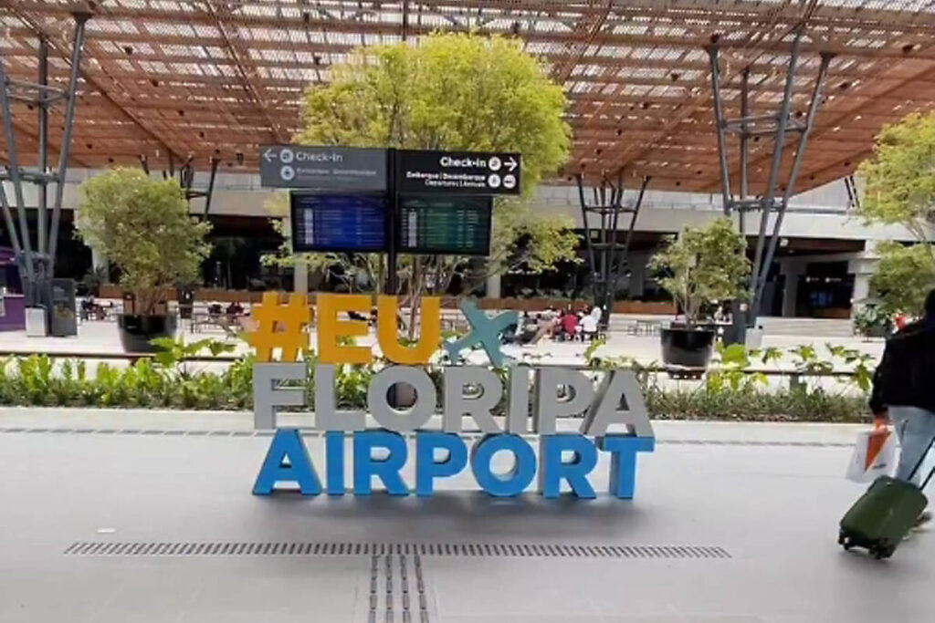 Homem é preso por importunação sexual em voo para SC - 22/12/2025 - Cotidiano