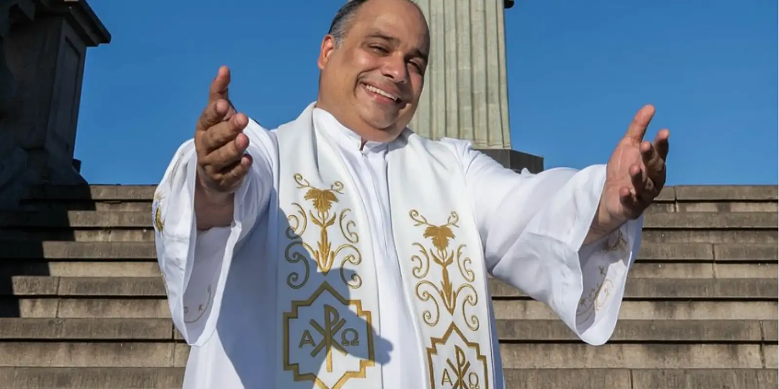 Padre Omar, reitor do Santuário Cristo Redentor, faz show na Lagoa