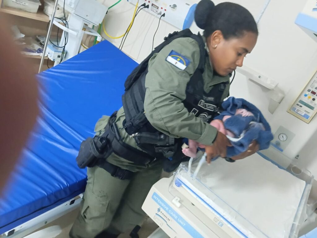 Policiais do 12º BPM ajudam a trazer bebê ao mundo durante patrulhamento na Várzea