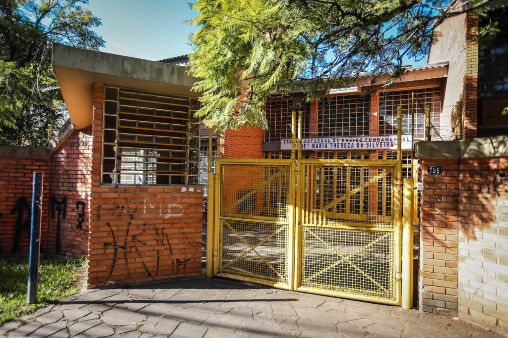 Porto Alegre cede 107 escolas para iniciativa privada - 10/12/2025 - Educação