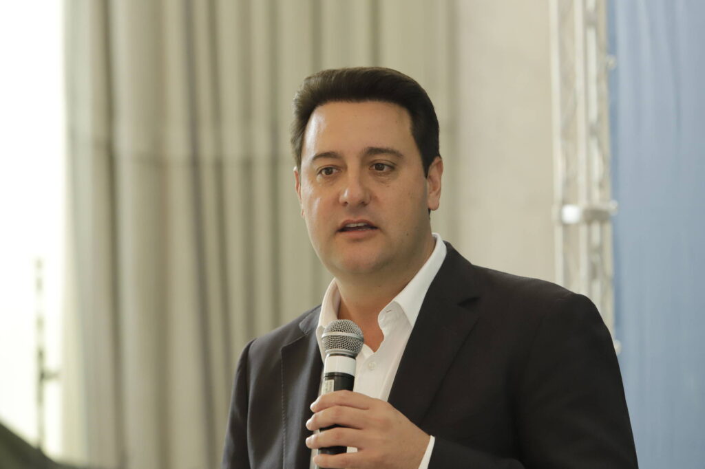 Pré-candidato, Ratinho Jr lança campanha de segurança - 10/12/2025 - Painel