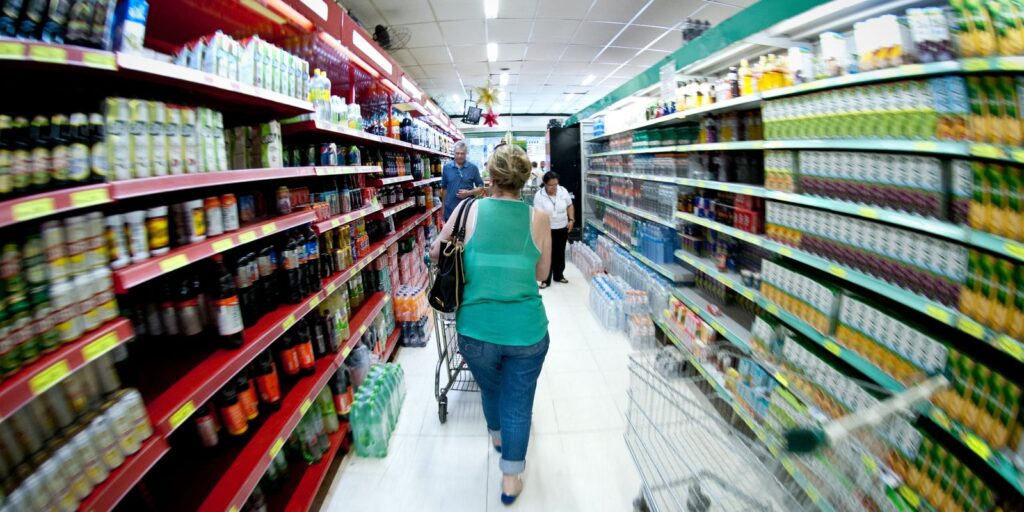 Preço da cesta básica de alimentos cai em 24 capitais, diz pesquisa