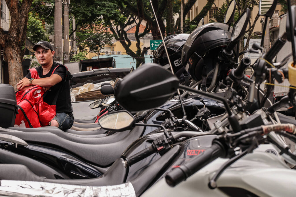 Regular o trabalho em plataforma - 02/12/2025 - Políticas e Justiça