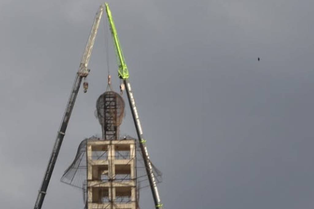 Santo maior que o Cristo Redentor recebe cabeça no Ceará - 20/12/2025 - Cotidiano