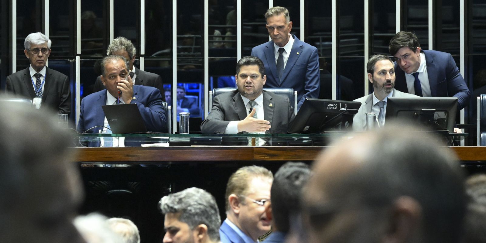 Senado aprova redução da pena de condenados pelo 8/1 e trama golpista