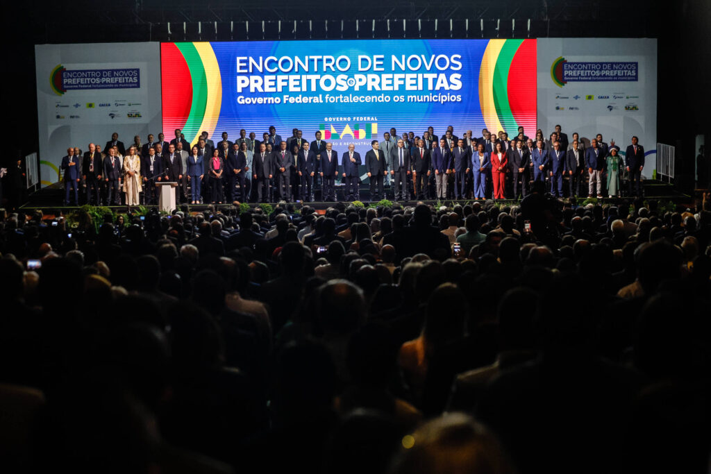 Série da Folha vence prêmio de jornalismo econômico - 01/12/2025 - Mercado