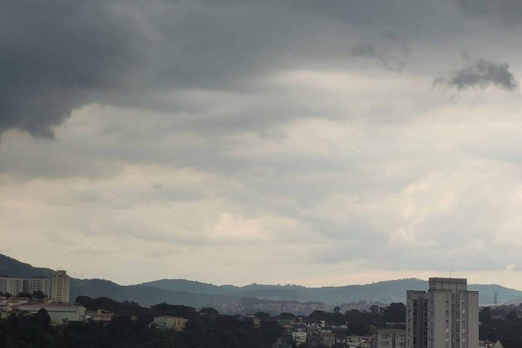 Terça (16) deve fazer 30°C em SP, mas pode chover forte - 16/12/2025 - Cotidiano