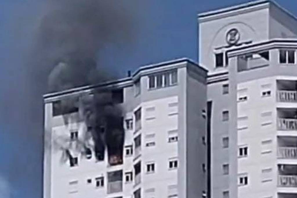 Três pessoas morrem em incêndio no interior de SP - 22/12/2025 - Cotidiano