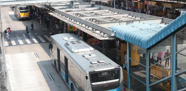 Movimentação no terminal de ônibus Parque Dom Pedro II de greve na capital paulista