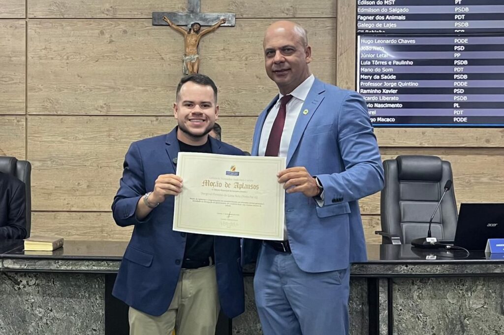 Vereador Anderson Correia homenageia influenciador Netto Por Aí por contribuição social em Caruaru