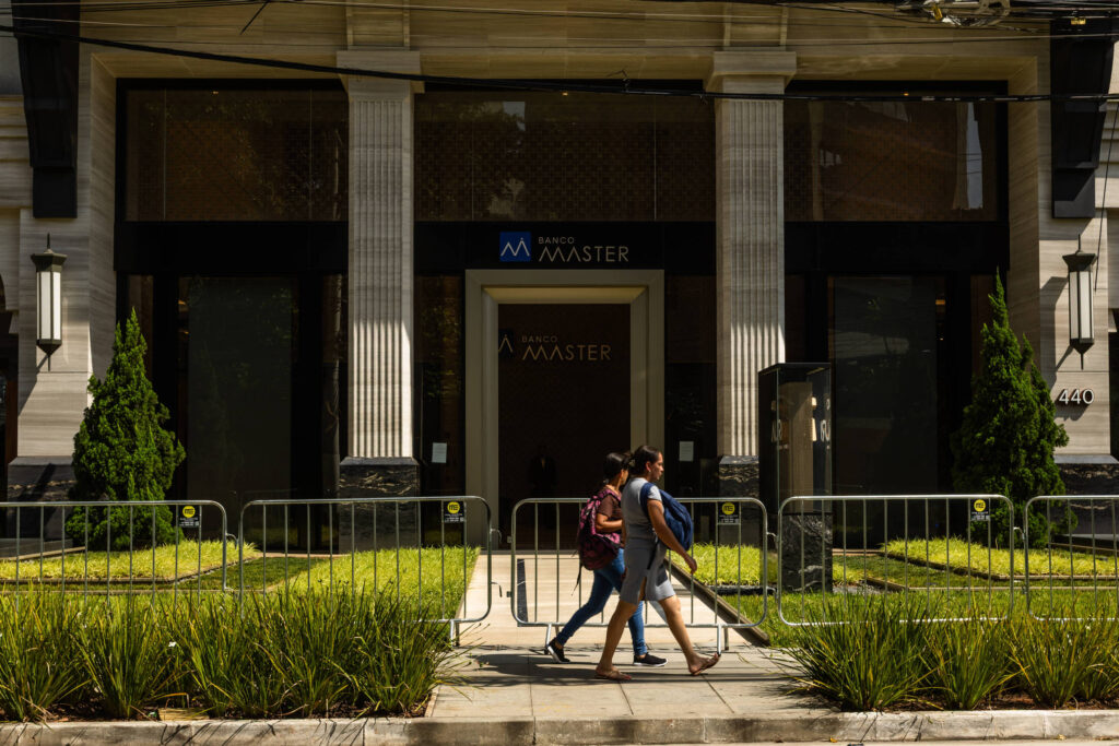 Banco Master acentua crise de legitimidade de instituições - 12/01/2026 - Encaminhado com Frequência