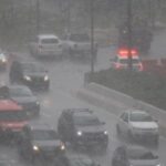 Céu com nuvens carregadas fez cair forte chuva na região do centro da cidade de São Paulo