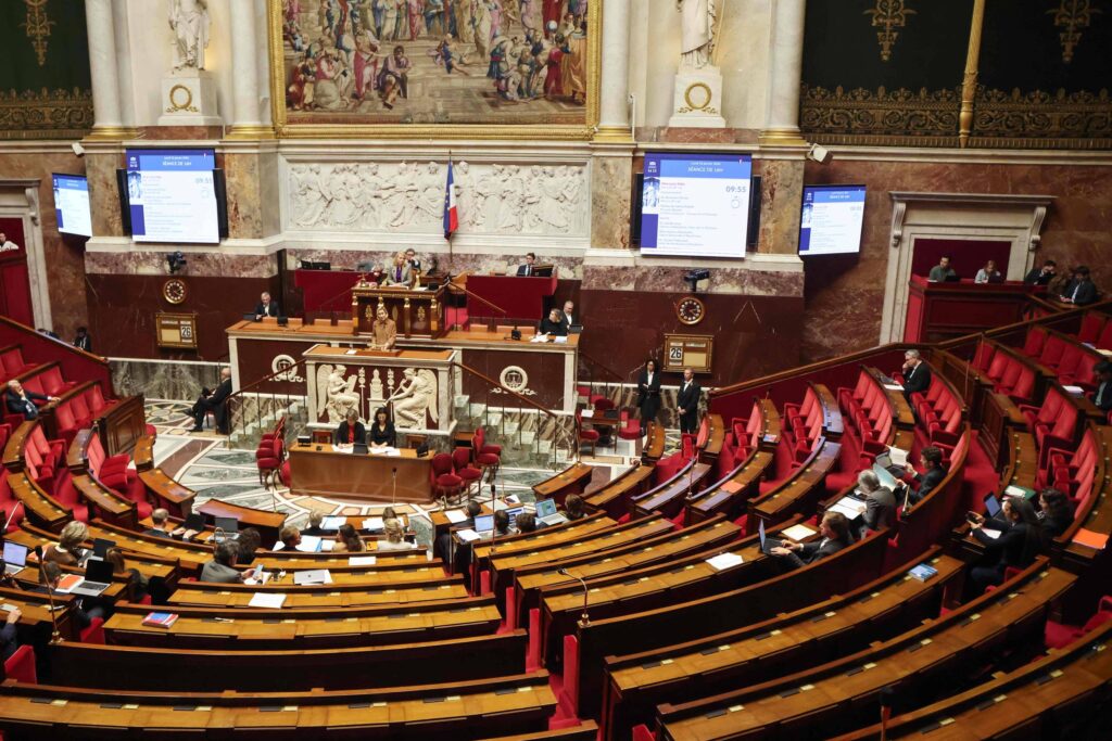 França aprova lei que elimina 'dever conjugal' - 29/01/2026 - Equilíbrio