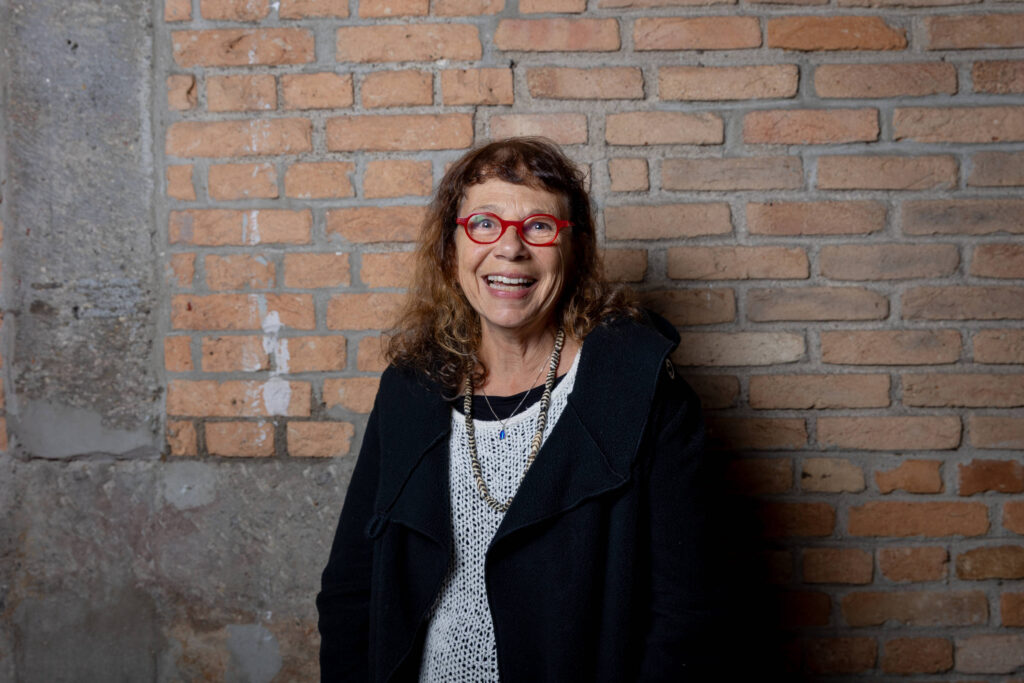 Iara Jamra promove oficina de pintura para crianças - 23/01/2026 - Mônica Bergamo