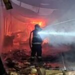 Incêndio destrói empresas e creche na zona leste de São Paulo