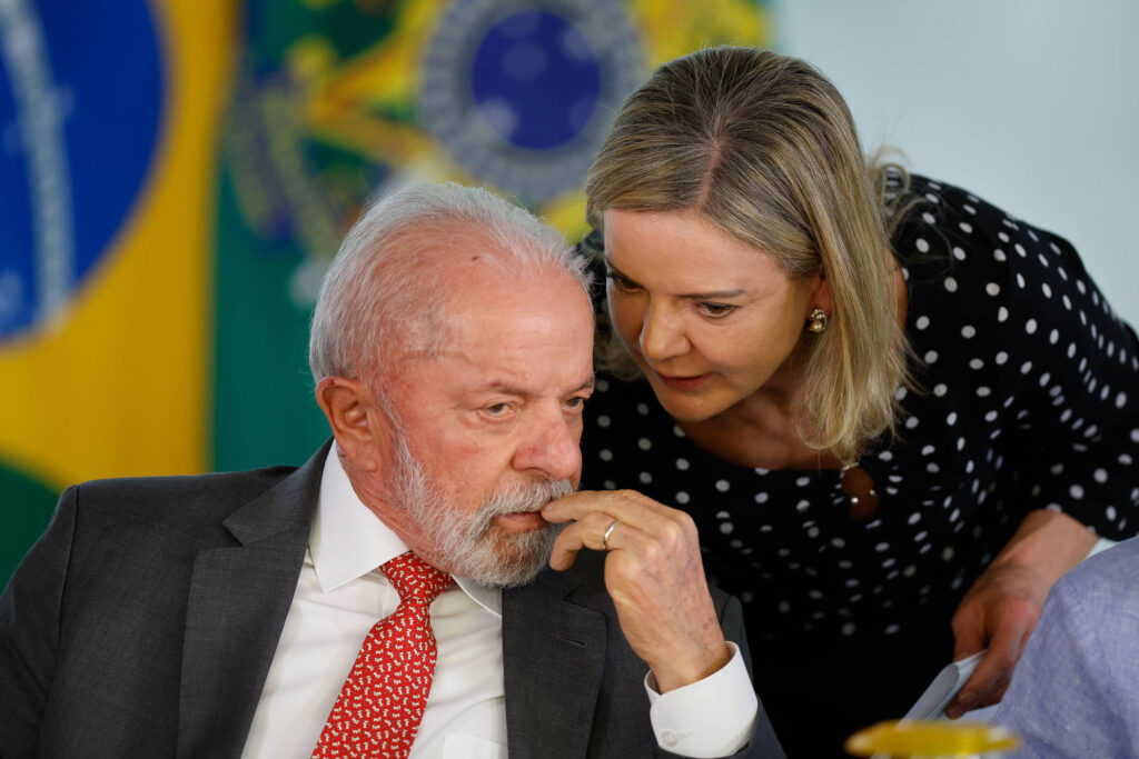 Lula embaralha disputa no Paraná com Gleisi no Senado - 22/01/2026 - Política