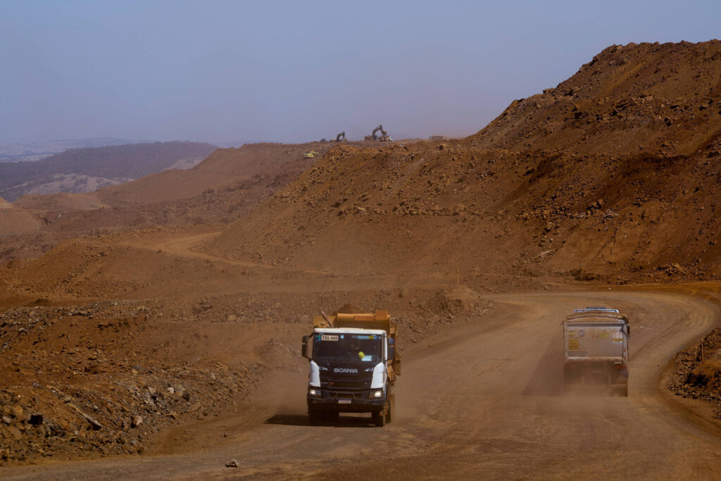 Mineradoras contestam taxas de fiscalização no MME - 21/01/2026 - Economia