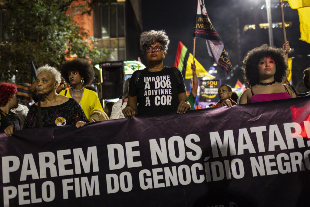 Negros têm 49% mais chance de morrer por homicídio no país - 23/01/2026 - Cotidiano