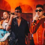 A banda Os Garotin em show no Palácio dos Cedros, em São Paulo, no evento #NegroBrilha do TikTok