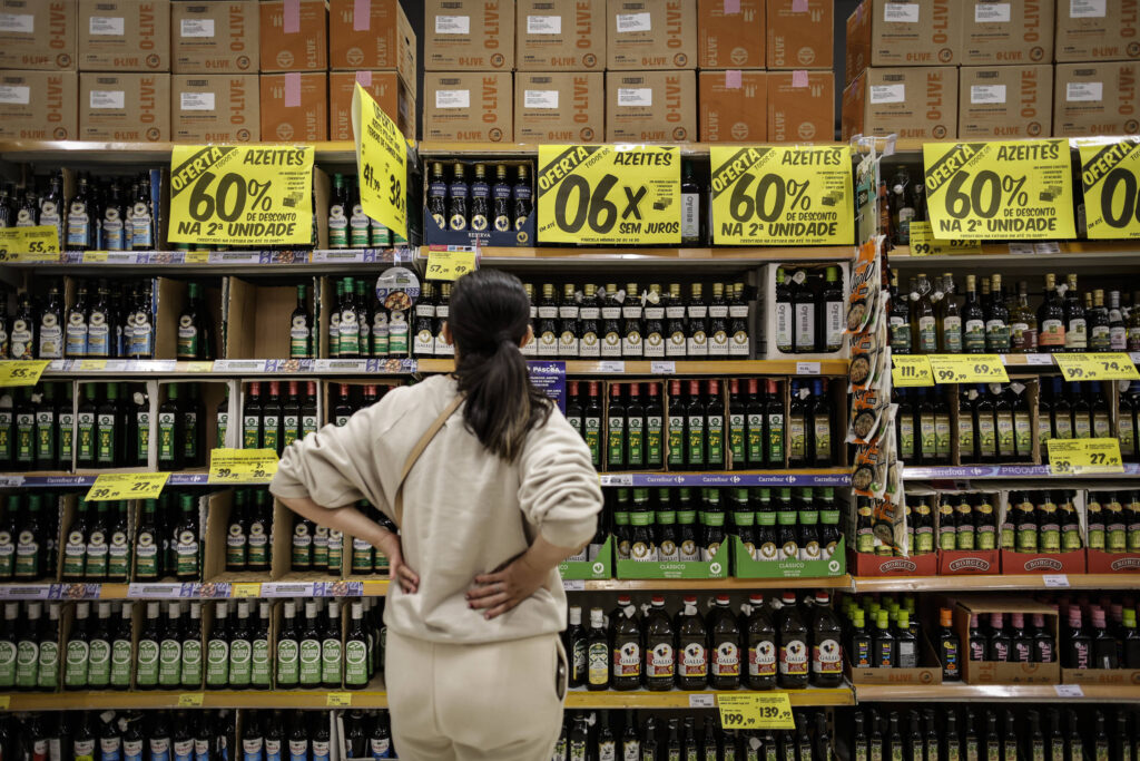 Os números melhoram e a confiança no Brasil não acompanha - 30/01/2026 - Deborah Bizarria