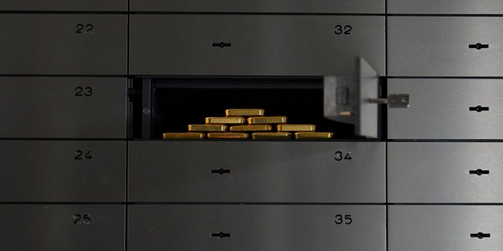 Ouro bate recordes na cotação internacional; entenda os motivos