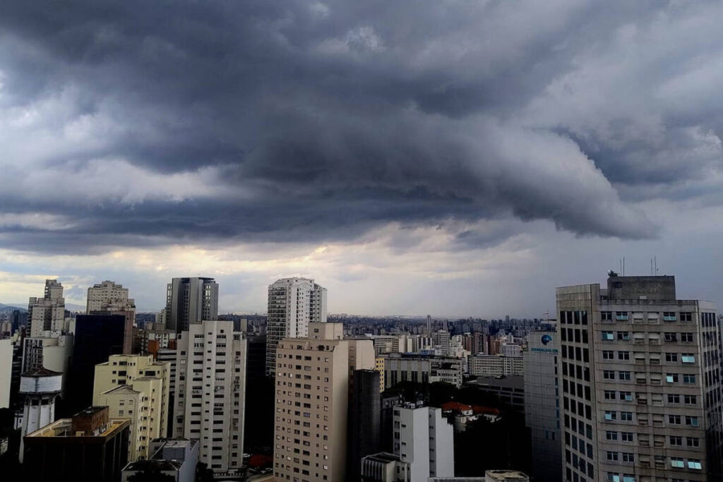 Previsão do tempo em São Paulo tem mais chuva neste sábado - 17/01/2026 - Cotidiano