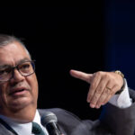 STF torna ré mulher que xingou Flávio Dino em avião - 19/01/2026 - Política