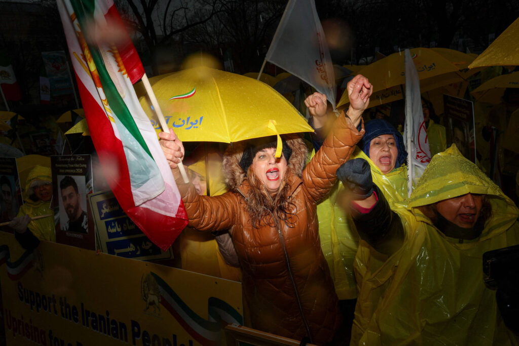 Teerã avisa que atacará Israel se EUA intervirem - 11/01/2026 - Mundo