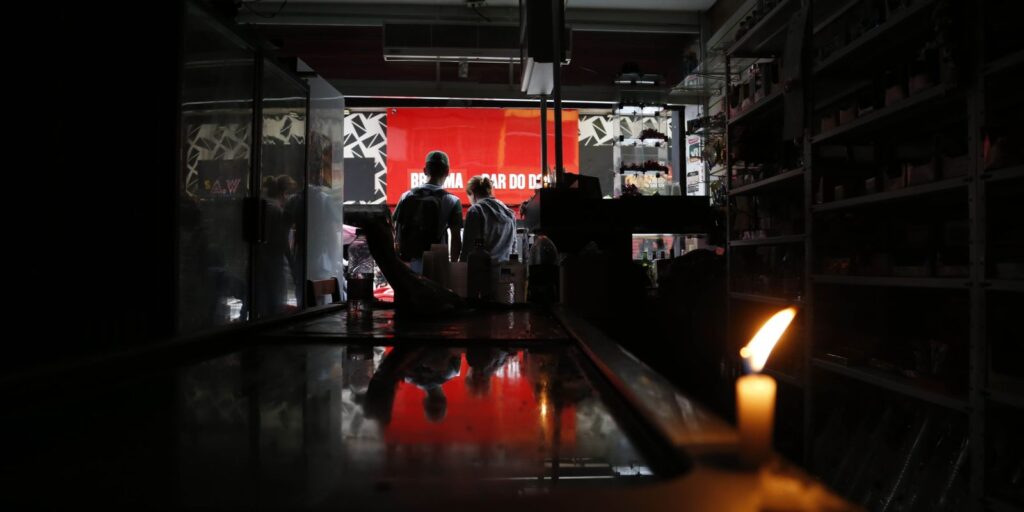 Temporais provocam alagamentos e falta de energia em São Paulo