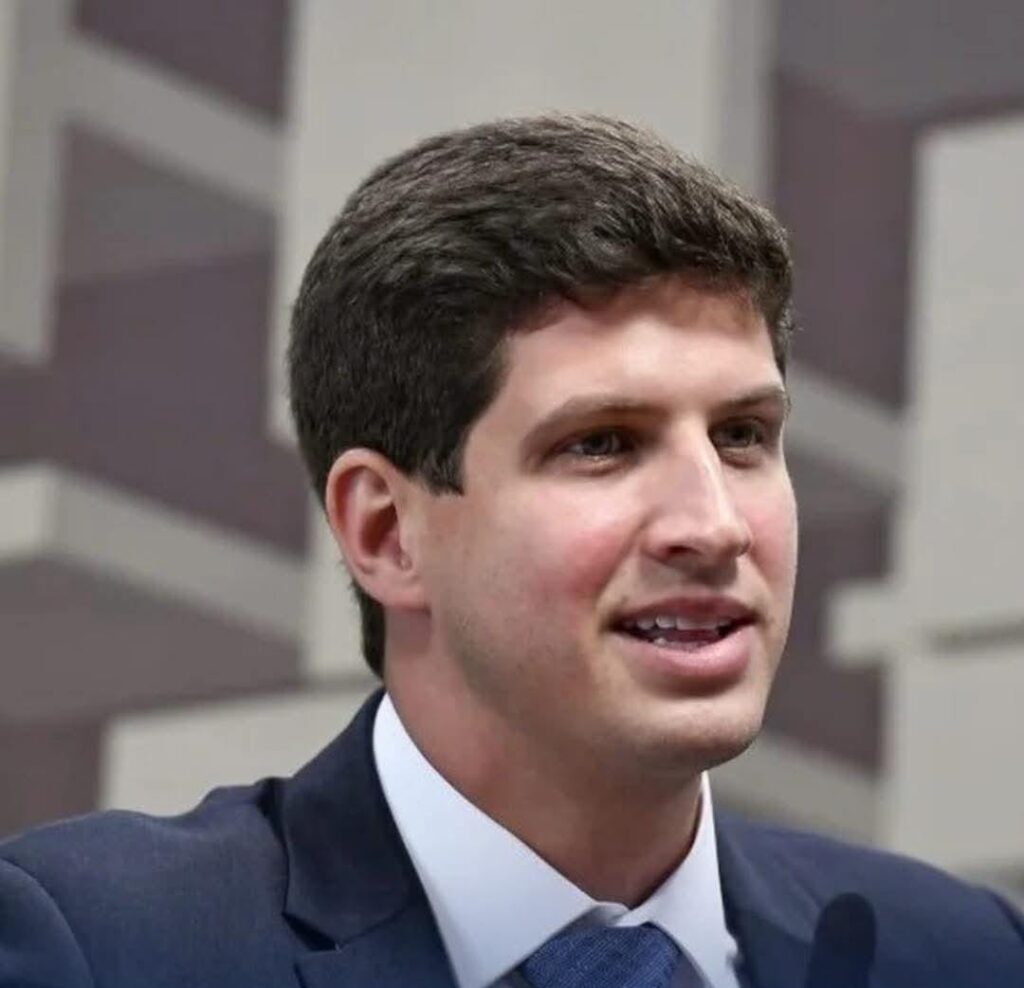 Vereador do Novo protocola pedido de impeachment contra João Campos