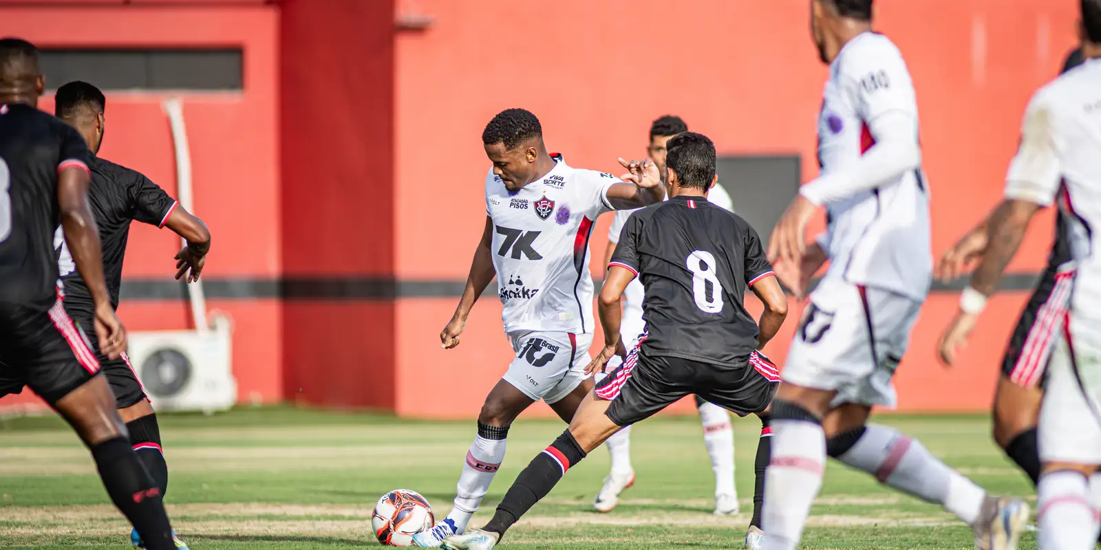 Vitória e Atlético-BA abrem Campeonato Baiano com empate sem gols