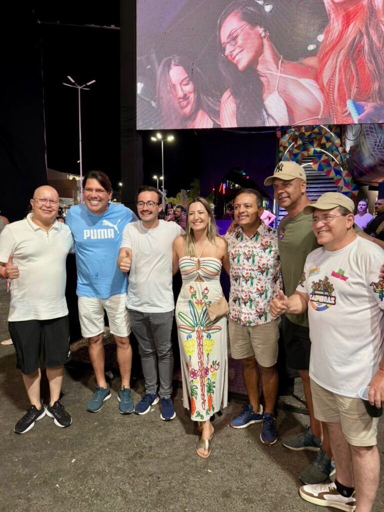 Anderson Correia prestigia carnavais de Bezerros e Pesqueira ao lado de Raquel Lyra e Lula da Fonte