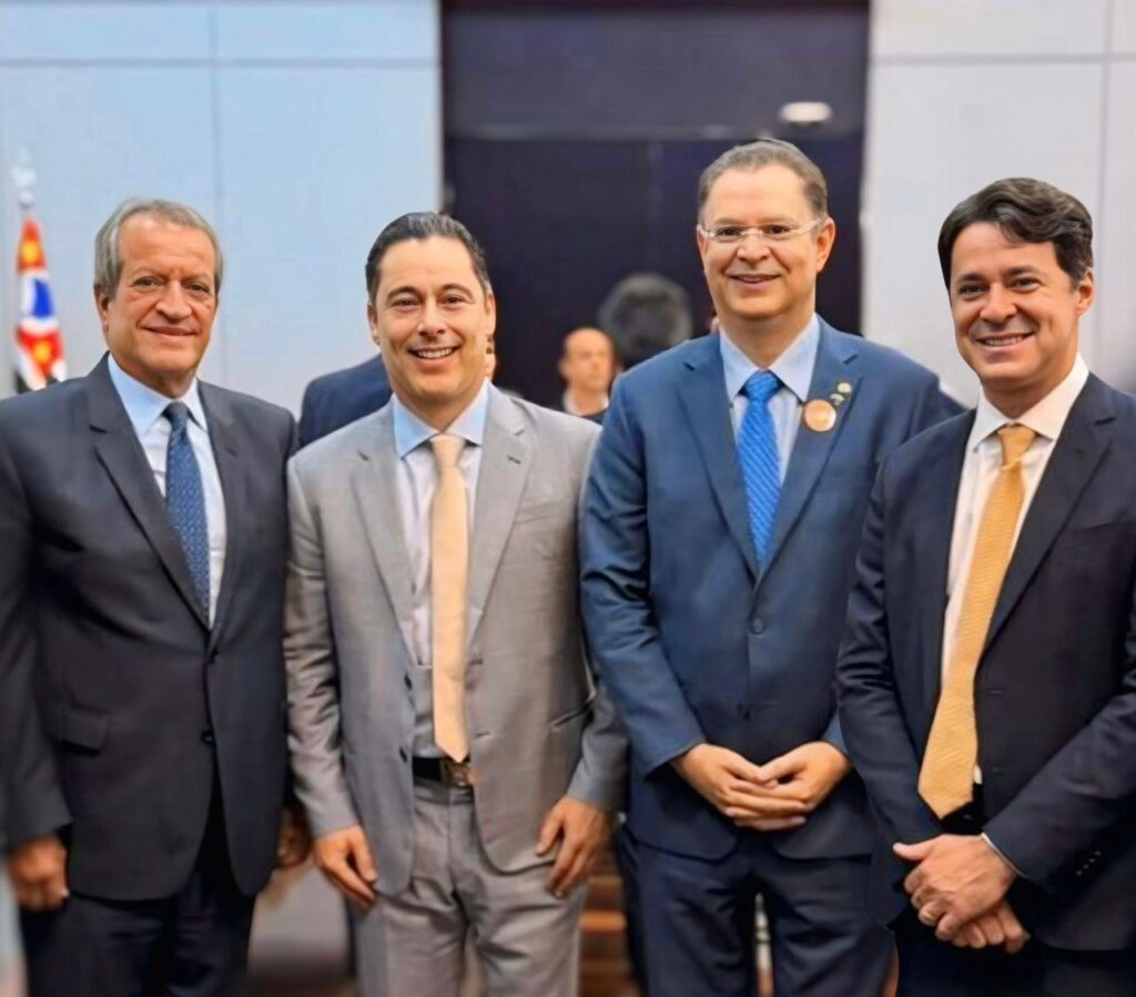 Anderson Ferreira prestigia homenagem a Valdemar Costa Neto na ALESP