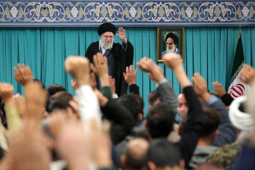'Até onde eu sei' Khamenei está vivo, diz chanceler do Irã - 28/02/2026 - Mundo