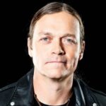 Brad Arnold, vocalista da banda 3 Doors Down, morre aos 47 - 07/02/2026 - Ilustrada