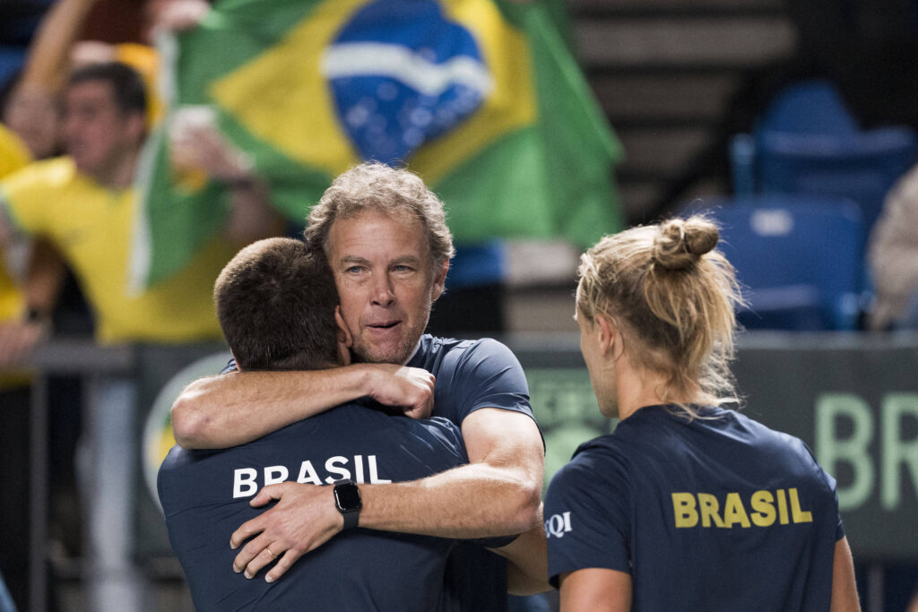Canadá vence Brasil e vai à segunda rodada da Copa Davis - 08/02/2026 - Esporte