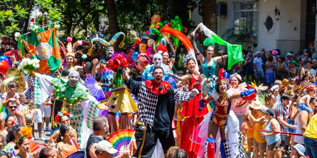 Carnaval 2026: Rio terá desfile de 56 blocos neste domingo; confira