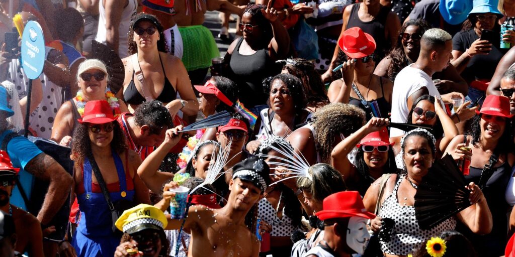 Carnaval 2026: veja programação de blocos no Rio neste sábado (14))